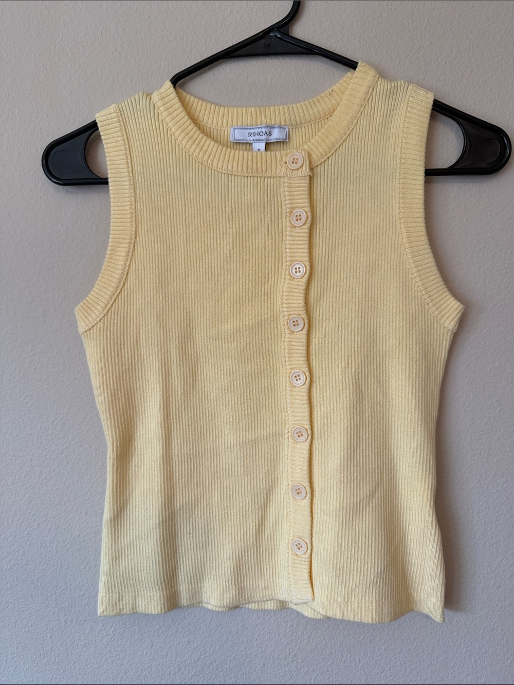 RIHOAS Pale Yellow Ribbed Button-Front Tank - Picture 2 of 5